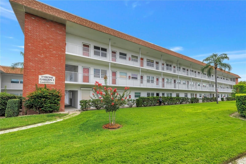 5729 13th Ave #102D, St Petersburg, FL 33710