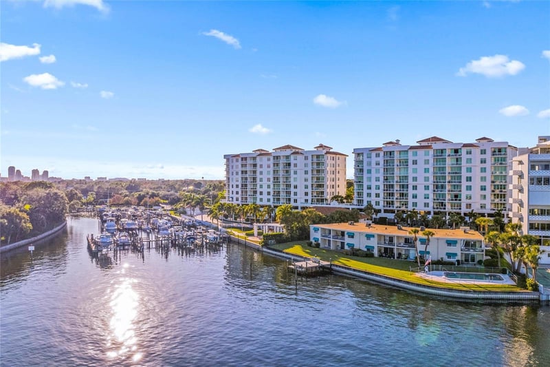1325 Snell Isle Blvd #806, St Petersburg, FL 33704
