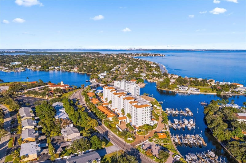 1325 Snell Isle Blvd #806, St Petersburg, FL 33704