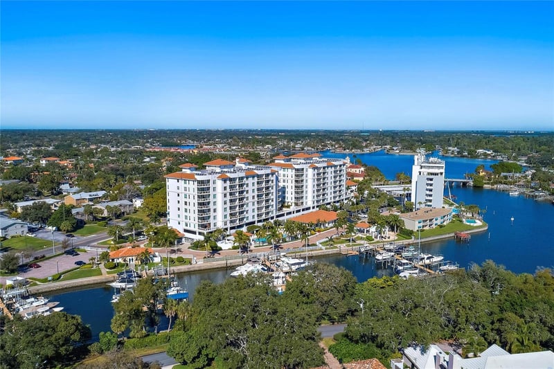 1325 Snell Isle Blvd #806, St Petersburg, FL 33704