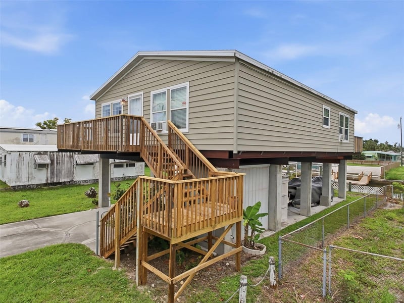 6839 Curlew Ln, Hudson, FL 34667