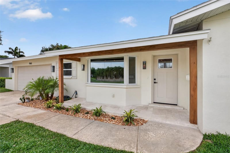1563 Eden Isle Blvd, St Petersburg, FL 33704