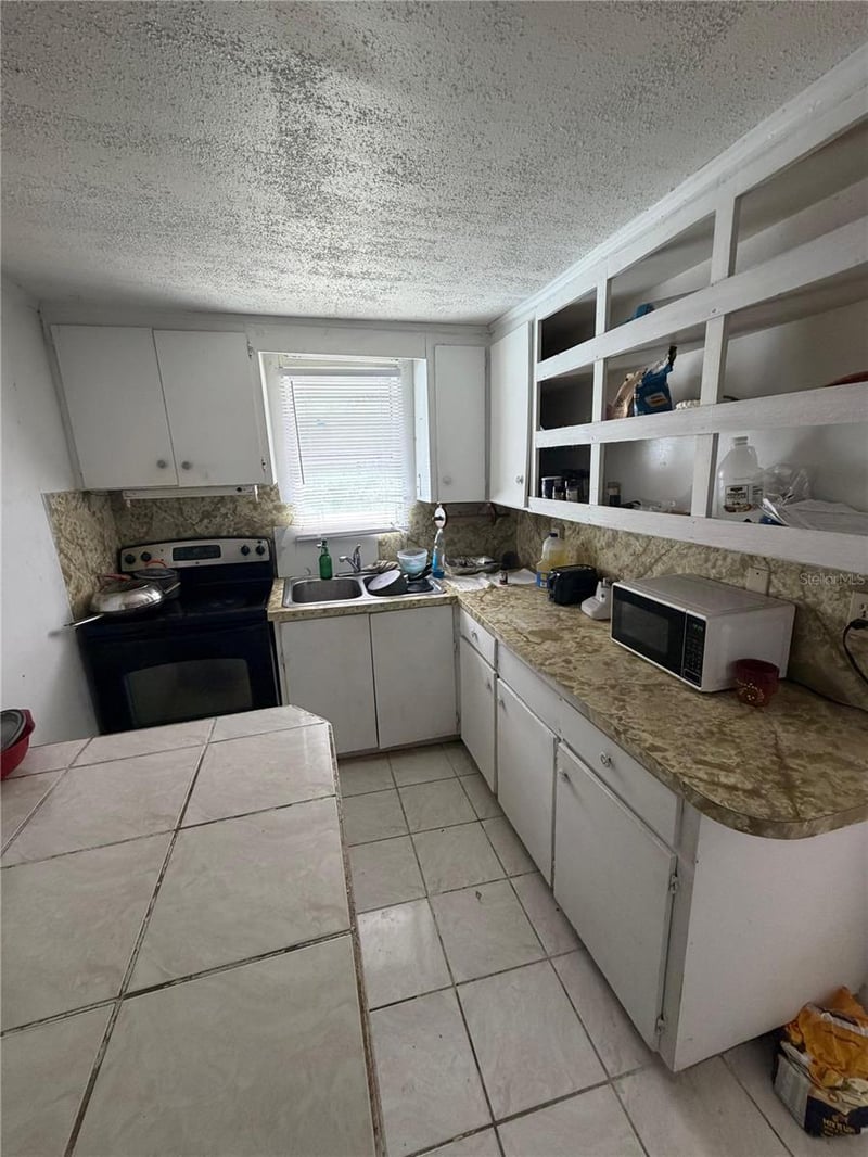 5011 Geiger Cemetery Rd, Zephyrhills, FL 33541