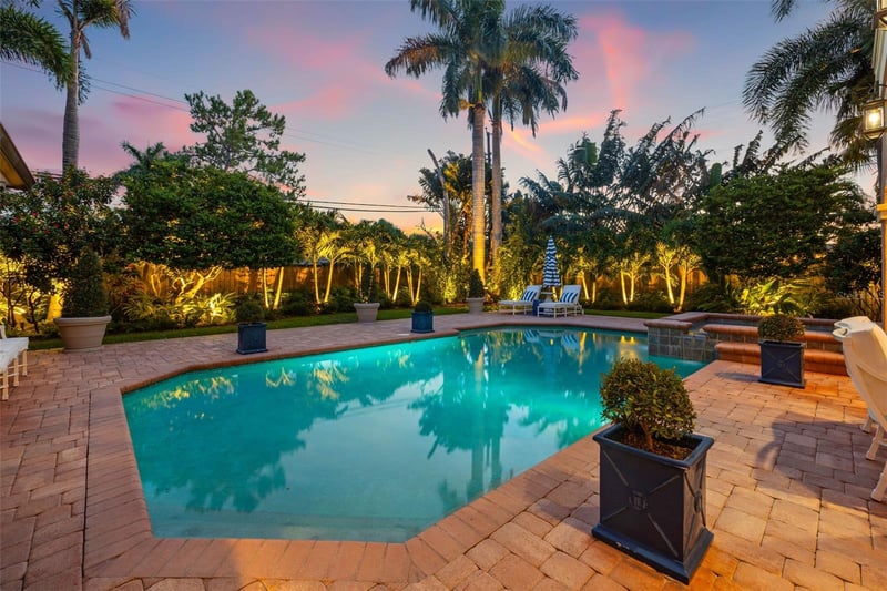 1124 Seville Ln, St Petersburg, FL 33704