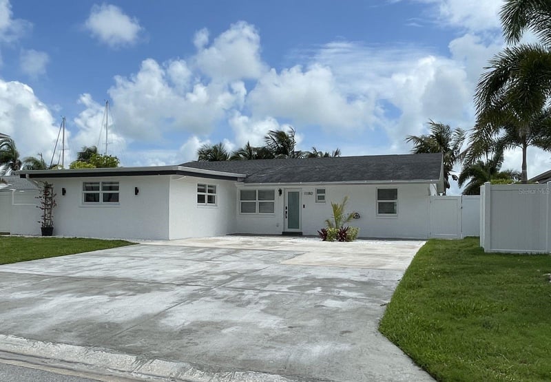 11180 9th St, Treasure Island, FL 33706