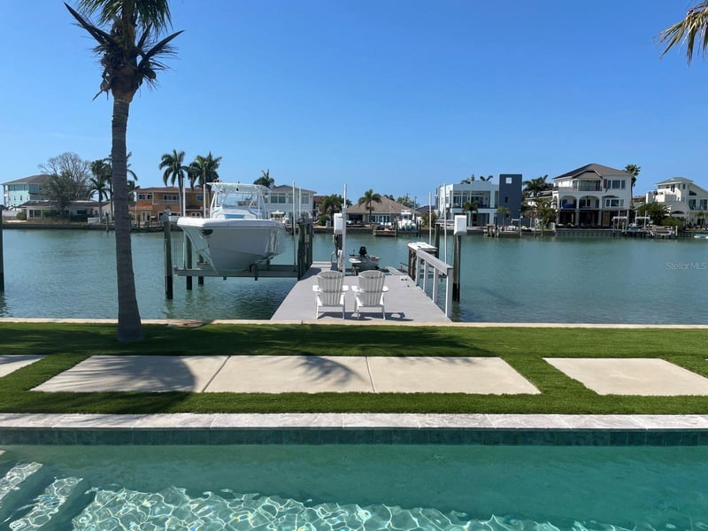 11180 9th St, Treasure Island, FL 33706