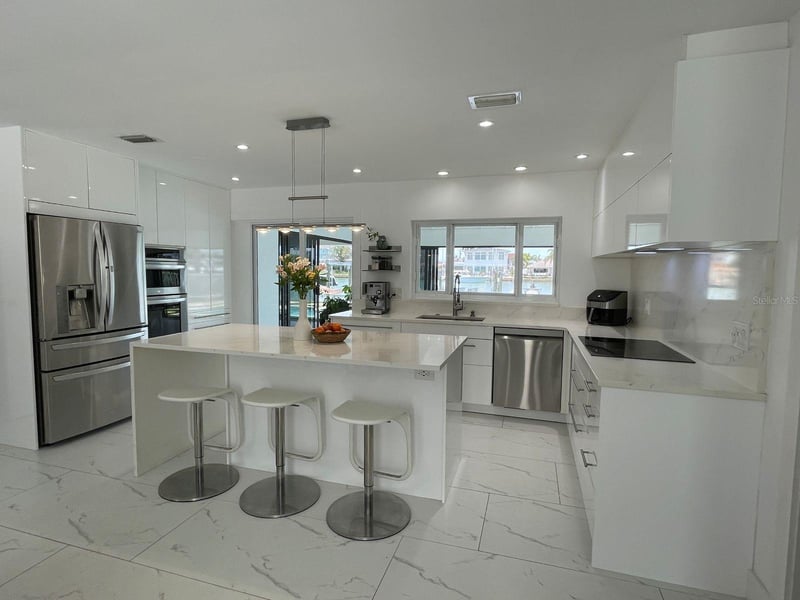 11180 9th St, Treasure Island, FL 33706