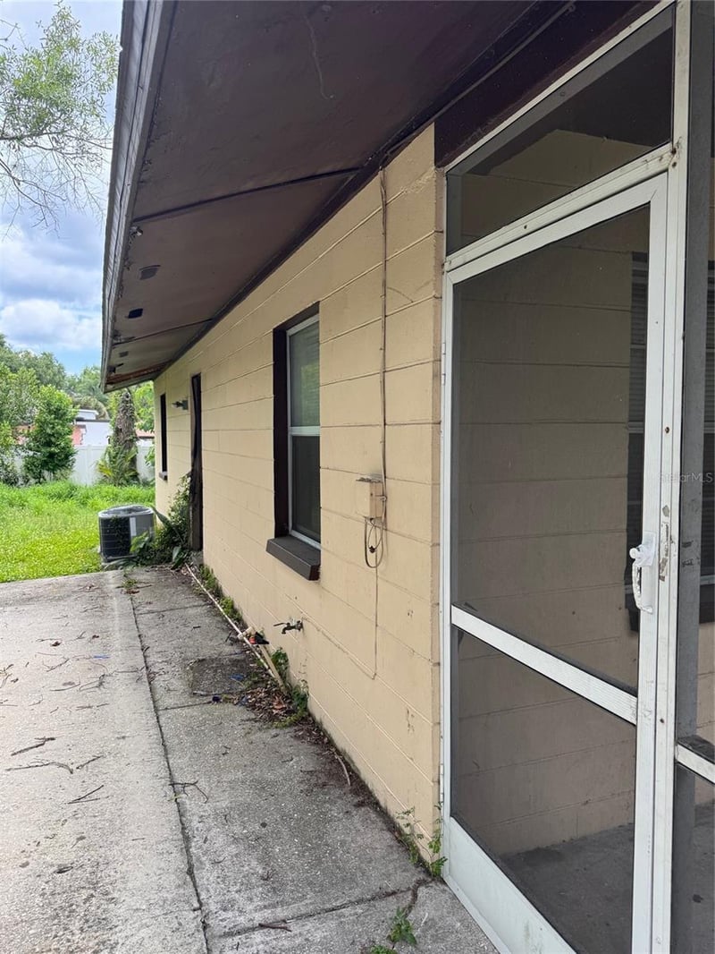 8609 13th St, Tampa, FL 33604