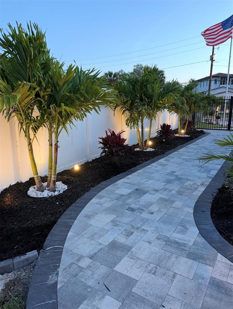 3921 Belle Vista Dr, St Pete Beach, FL 33706