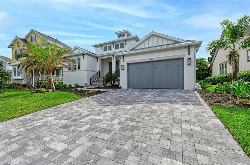 8211 37th Avenue Cir, Bradenton, FL 34209