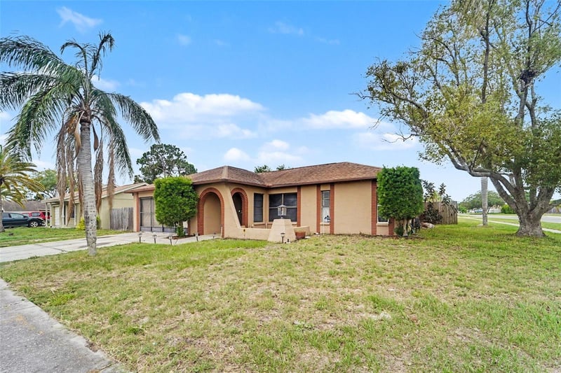 1215 Persimmon Dr, Holiday, FL 34691