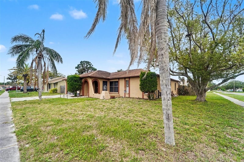 1215 Persimmon Dr, Holiday, FL 34691