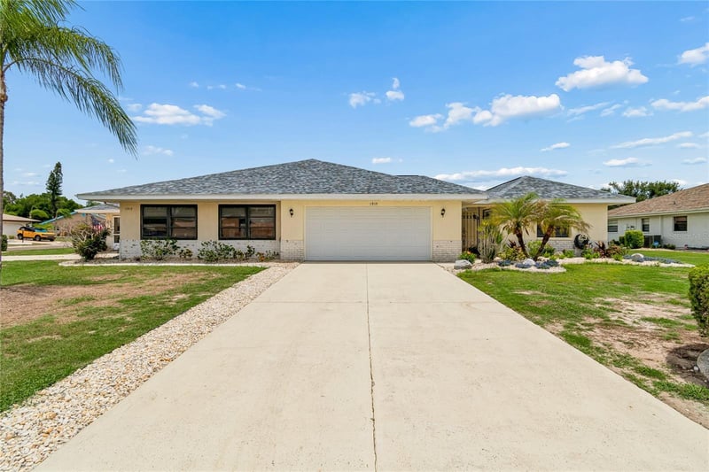 1915 Del Webb Blvd, Sun City Center, FL 33573