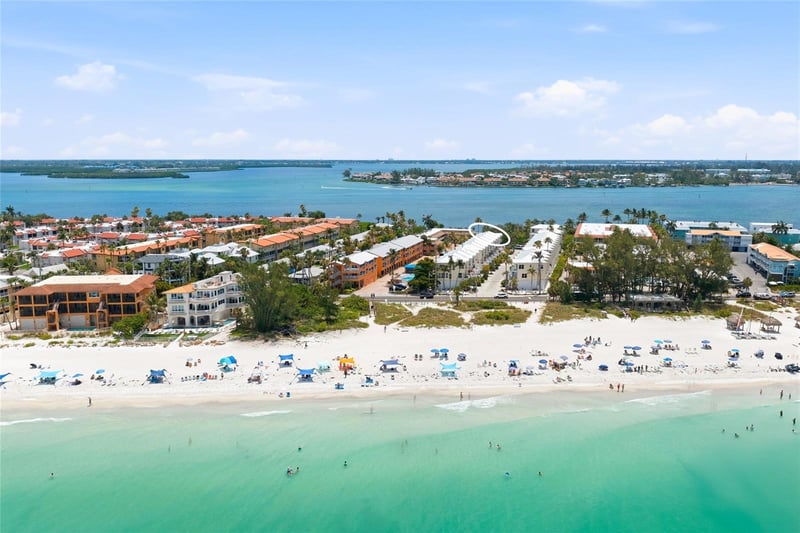 1473 Gulf Dr, Bradenton Beach, FL 34217