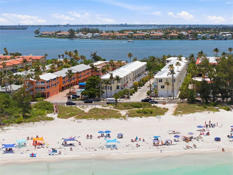 1473 Gulf Dr, Bradenton Beach, FL 34217