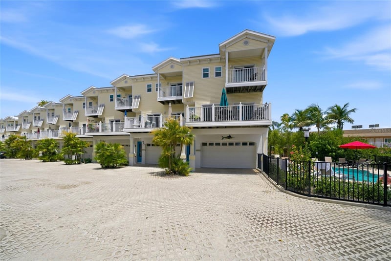 1473 Gulf Dr, Bradenton Beach, FL 34217