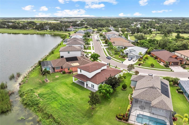 9225 Raes Creek Pl, Palmetto, FL 34221