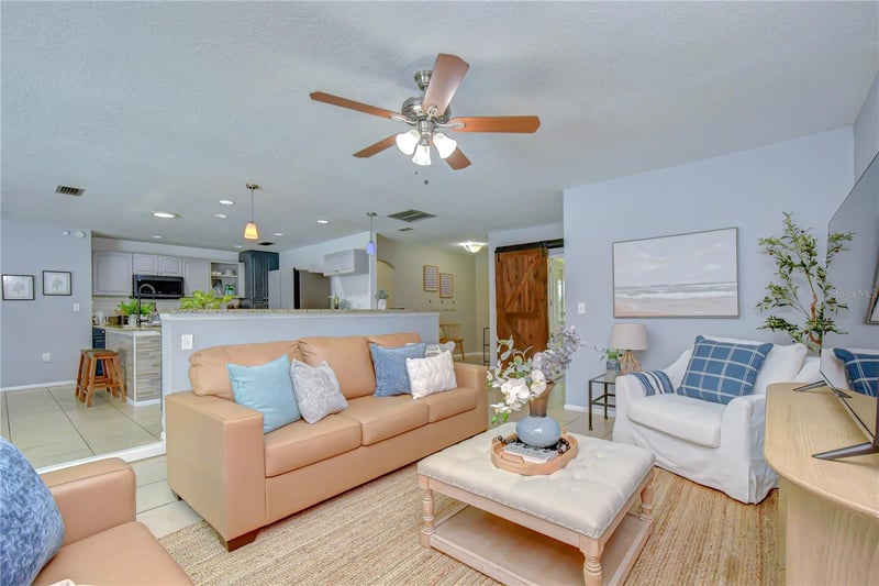 1291 Raleigh Ct, Tarpon Springs, FL 34689