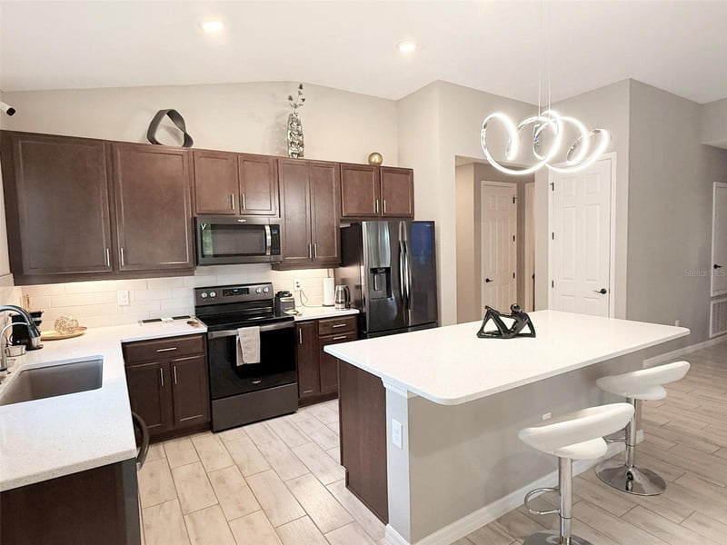 12055 Forest Manor Ln, Seffner, FL 33584