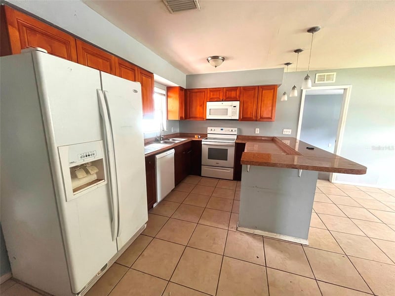 731 Lakeside Dr, Largo, FL 33778