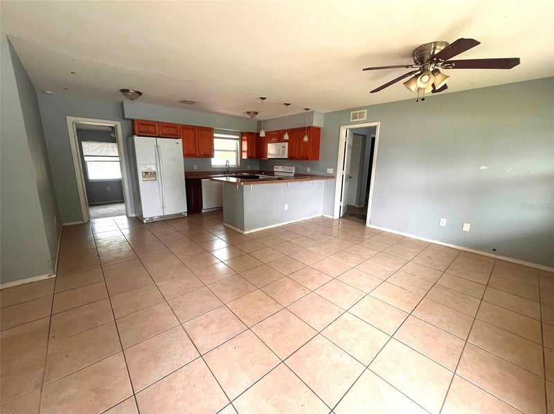 731 Lakeside Dr, Largo, FL 33778