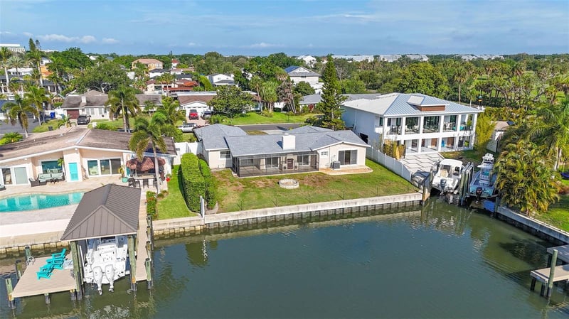 3945 Fontainebleau Dr, Tampa, FL 33634