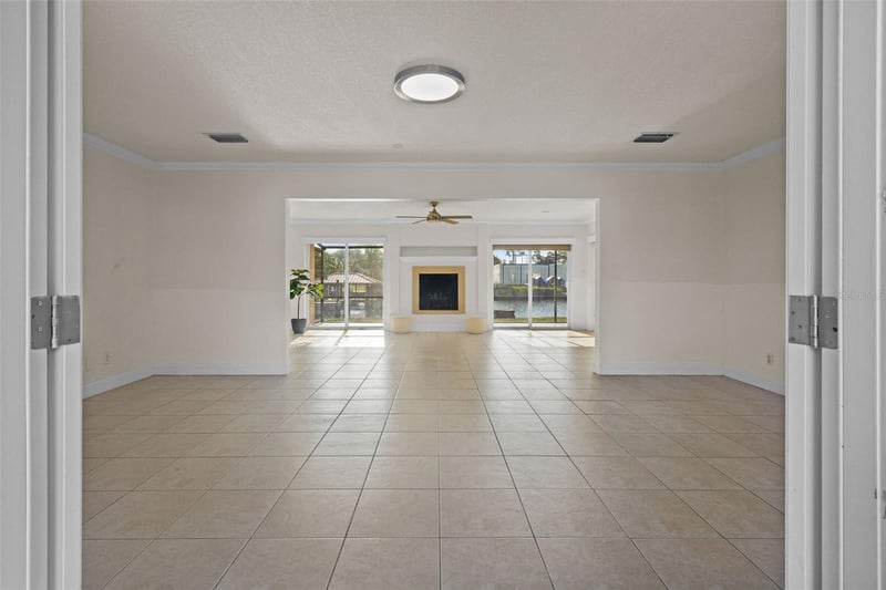 3945 Fontainebleau Dr, Tampa, FL 33634