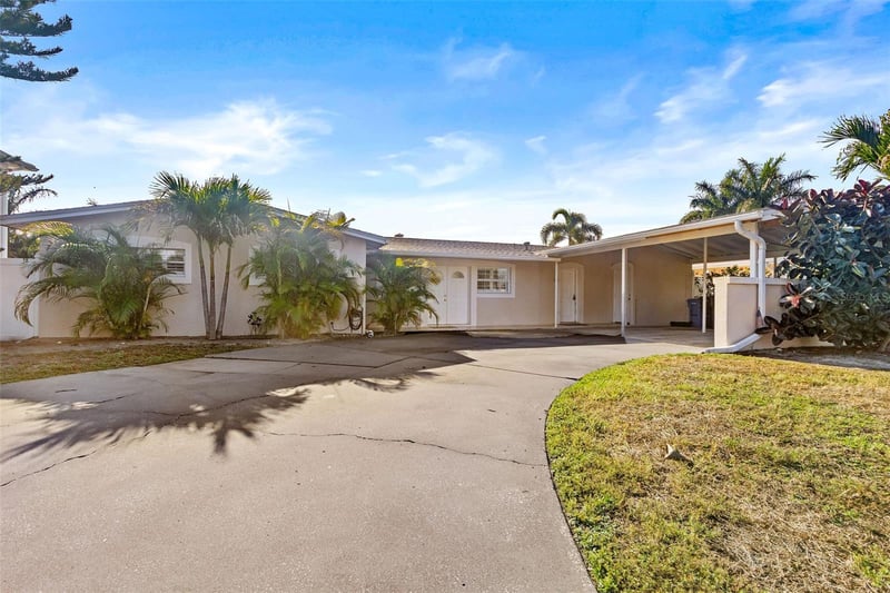 3945 Fontainebleau Dr, Tampa, FL 33634