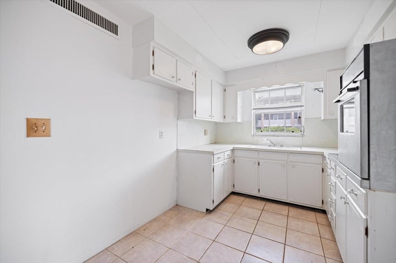 450 32nd Ave #106W, St Petersburg, FL 33704