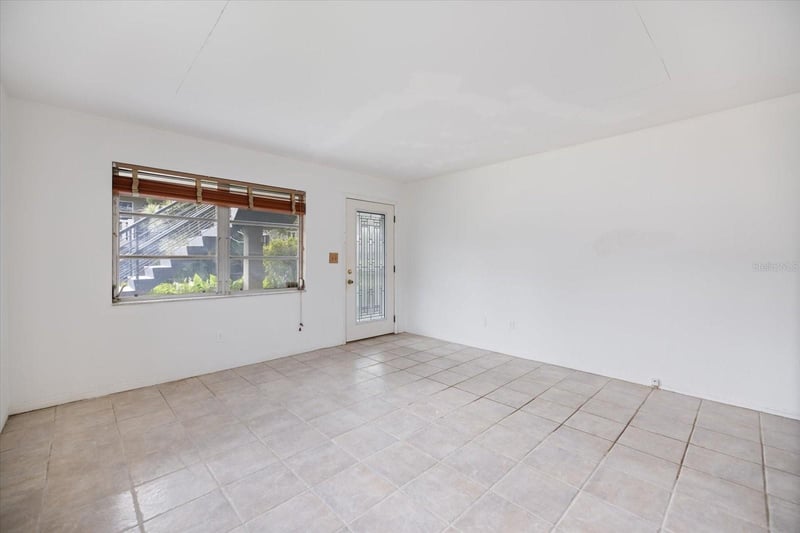 450 32nd Ave #106W, St Petersburg, FL 33704