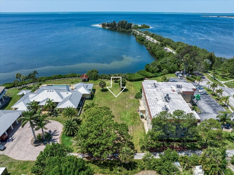 1725 Gulf Rd, Tarpon Springs, FL 34689