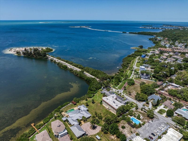 1725 Gulf Rd, Tarpon Springs, FL 34689