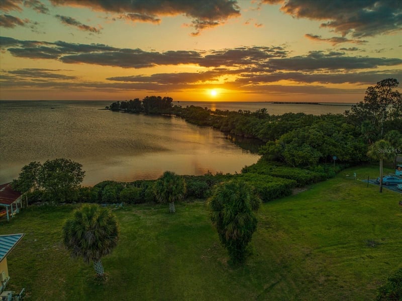 1725 Gulf Rd, Tarpon Springs, FL 34689