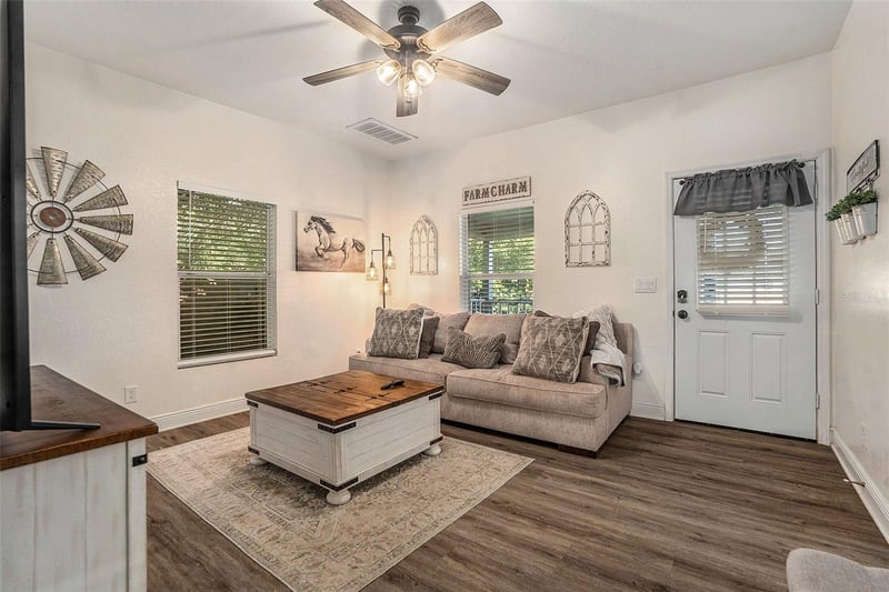 4921 6th St, Zephyrhills, FL 33542