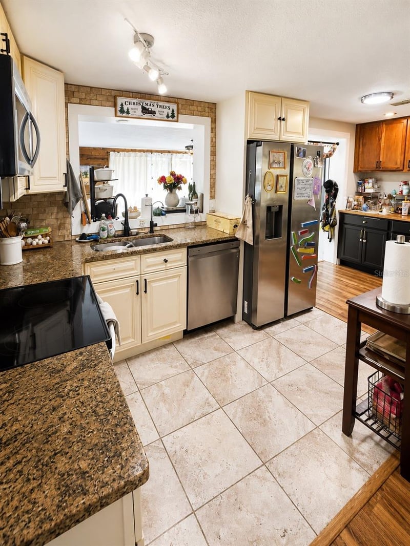 3810 Autumn Palm Dr, Zephyrhills, FL 33541