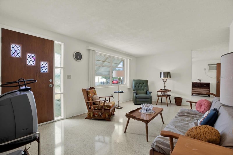 1617 Derrick St, Holiday, FL 34690