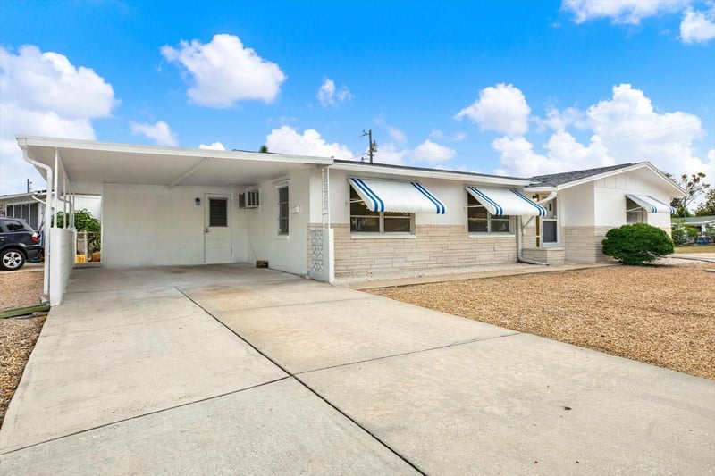 1617 Derrick St, Holiday, FL 34690