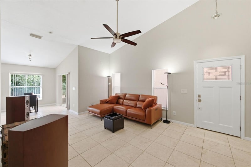 8618 Villa Largo Dr, Tampa, FL 33614