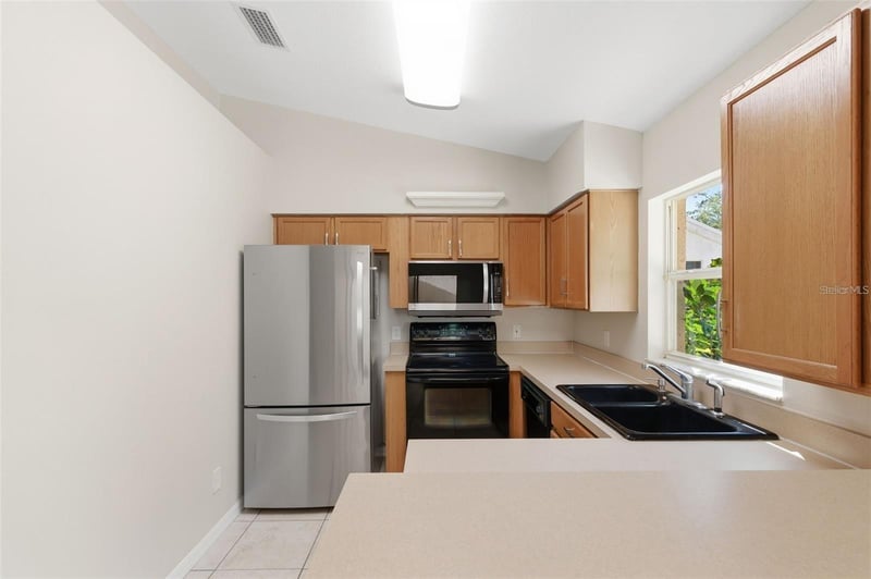 8618 Villa Largo Dr, Tampa, FL 33614