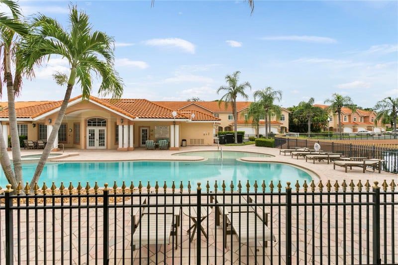 6323 Vista Verde Dr, St Petersburg, FL 33707