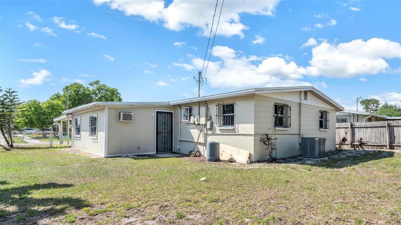 5609 Golden Dr, Tampa, FL 33634