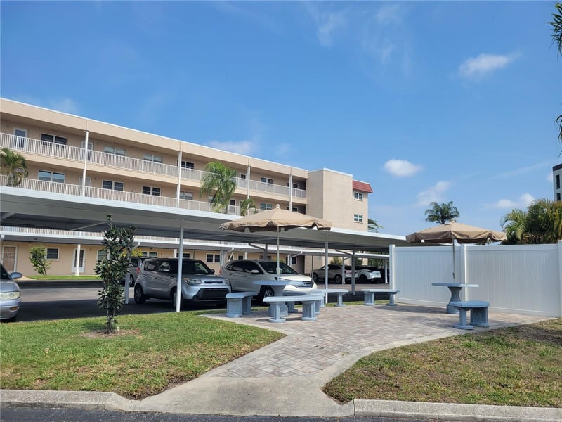 9950 62nd Ter #404, St Petersburg, FL 33708