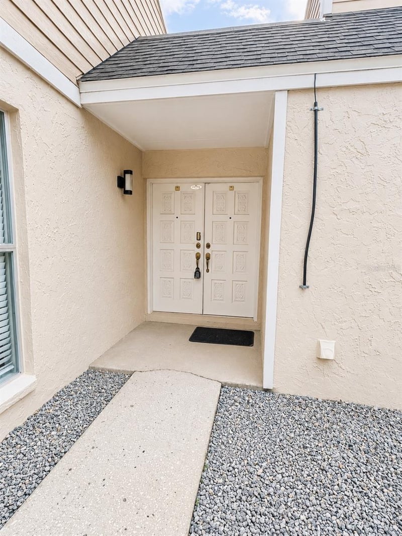 17708 Rivendel Rd, Lutz, FL 33549
