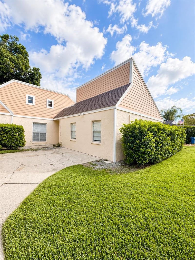 17708 Rivendel Rd, Lutz, FL 33549