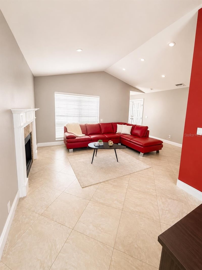 17708 Rivendel Rd, Lutz, FL 33549