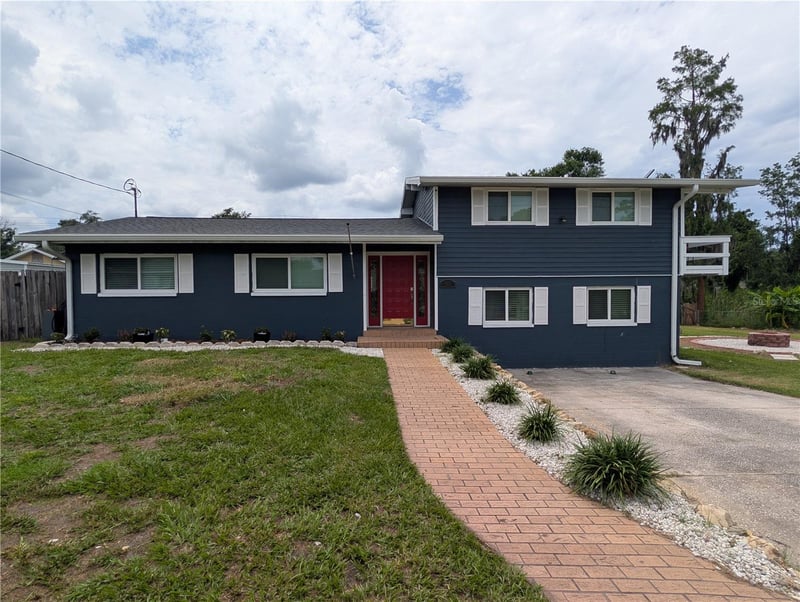 1011 Palm Dr, Plant City, FL 33563