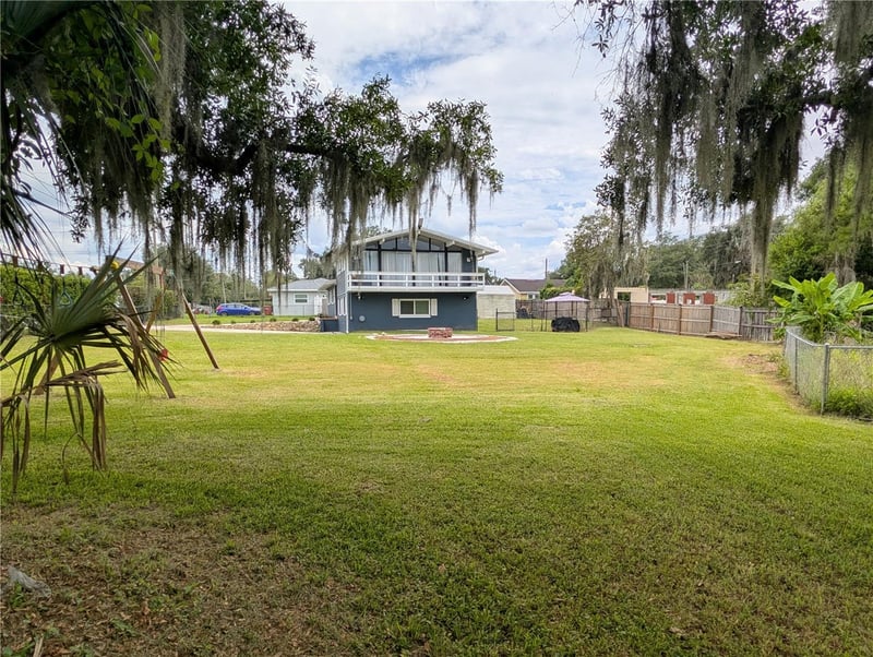 1011 Palm Dr, Plant City, FL 33563
