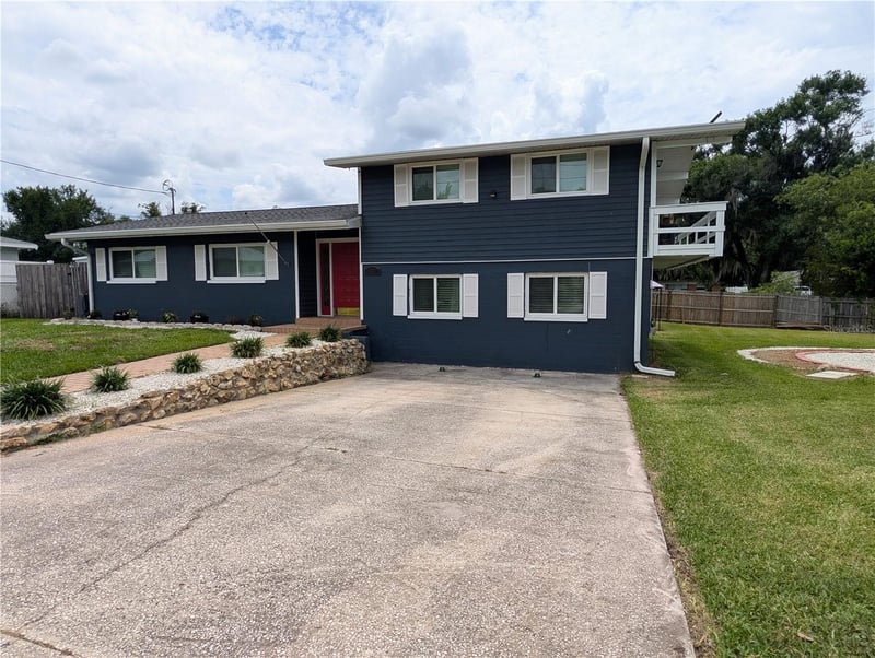 1011 Palm Dr, Plant City, FL 33563