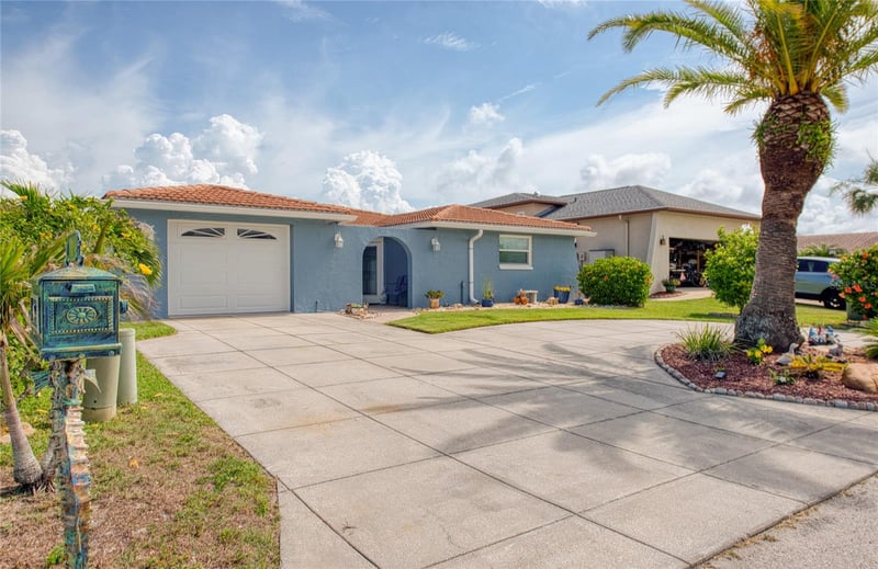 7039 Southwind Dr, Hudson, FL 34667