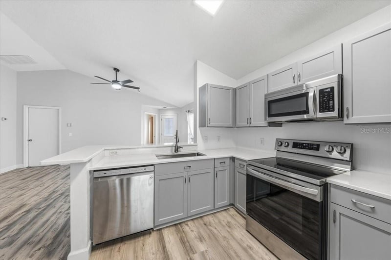 5863 Meadowpark Pl, Lithia, FL 33547